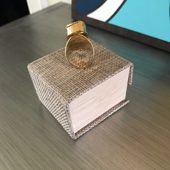 Tsavorite Ring - Picture 9 of 10